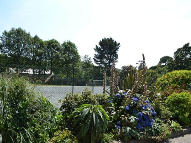 Use of shared tennis court at Maen Valley holiday park