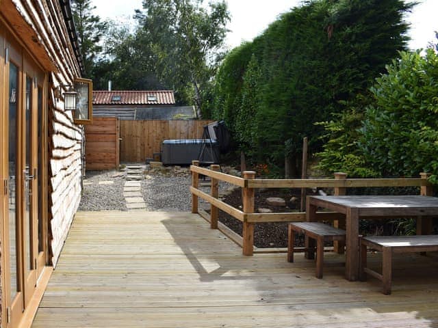 Decked area with seating for alfresco entertaining | Poppy Lodge - Tavern Cottages, Newsham, near Richmond