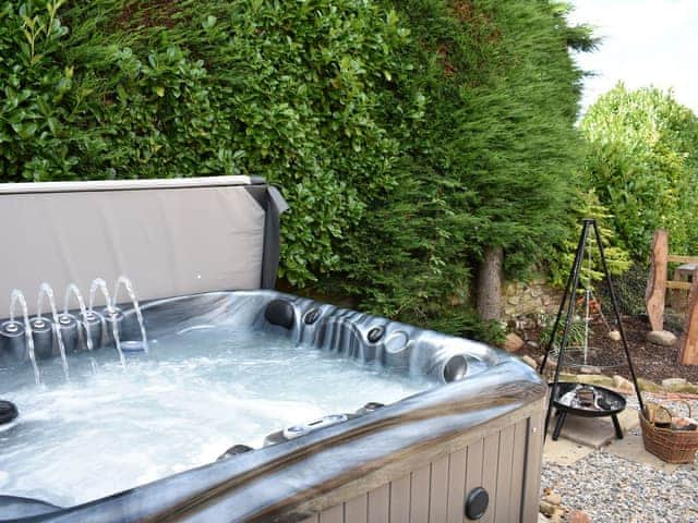 Secluded private hot tub | Poppy Lodge - Tavern Cottages, Newsham, near Richmond