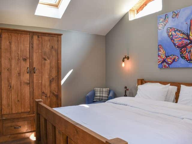 Lovely light and airy bedroom | Poppy Lodge - Tavern Cottages, Newsham, near Richmond