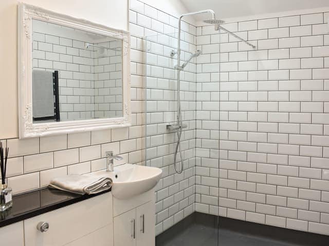 Fully tiled shower room | Poppy Lodge - Tavern Cottages, Newsham, near Richmond