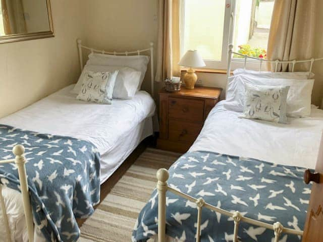 Twin bedroom | The Swallows, Enniscaven, near St Austell