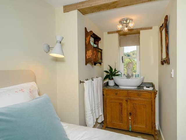 Twin bedroom with sink | Blurridge Barn, Combe Martin, near Ilfracombe