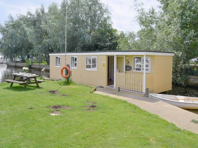 Charming holiday home | Halcyon - Simpson&rsquo;s Boatyard, Stalham