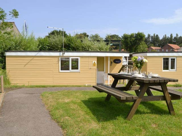 Charming single-storey holiday home | Maud - Simpson&rsquo;s Boatyard, Stalham