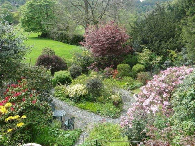 Well-maintained mature garden | 1 The Knoll, Ambleside