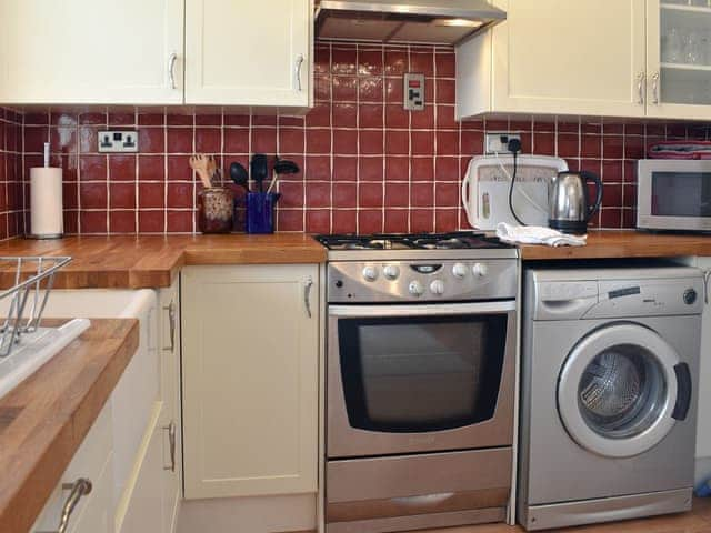 Well equipped kitchen | Barbara Anne&rsquo;s - Porthtowan Holiday Apartments, Porthtowan, near Truro