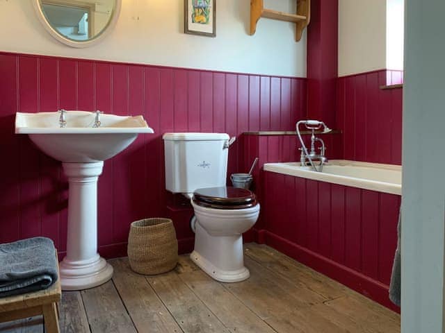 Family bathroom with heated towel rail | Coastguard&rsquo;s Cottage, Burnham Overy Staithe, near Burnham Market