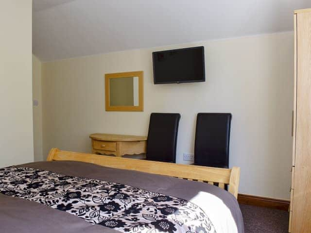 Comfortable double bedroom | Copperfield Lodge, Sandown