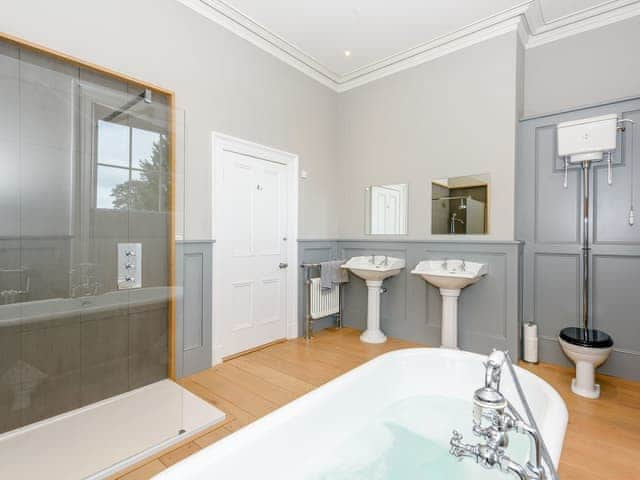 Family bathroom with twin sinks | Eden Grove, Crosby-on-Eden, near Carlisle