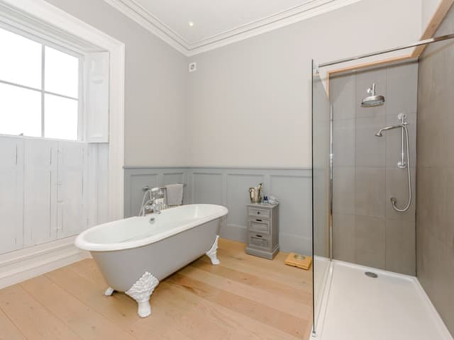 Well presented family bathroom | Eden Grove, Crosby-on-Eden, near Carlisle