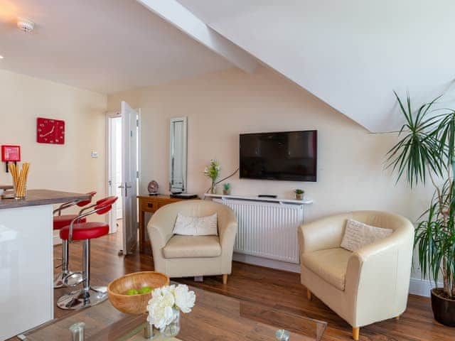 Relaxing living area | The Starfish - Harbour Lights, Brixham