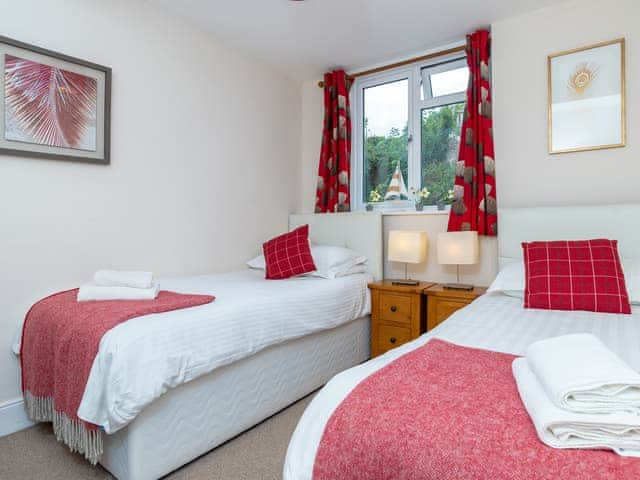 Pretty twin bedded room | The Starfish - Harbour Lights, Brixham