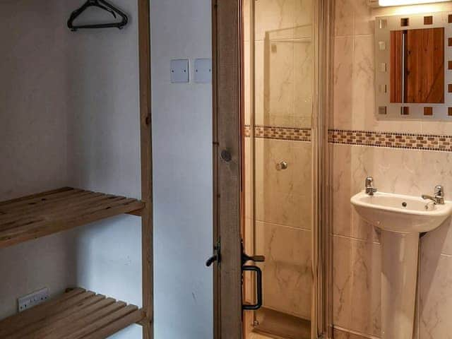 En-suite shower room | The Bran House - The Courtyard, Hareby, near Horncastle