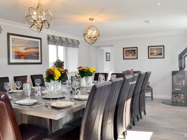 Smithfield House, sleeps 16 in Ayr.