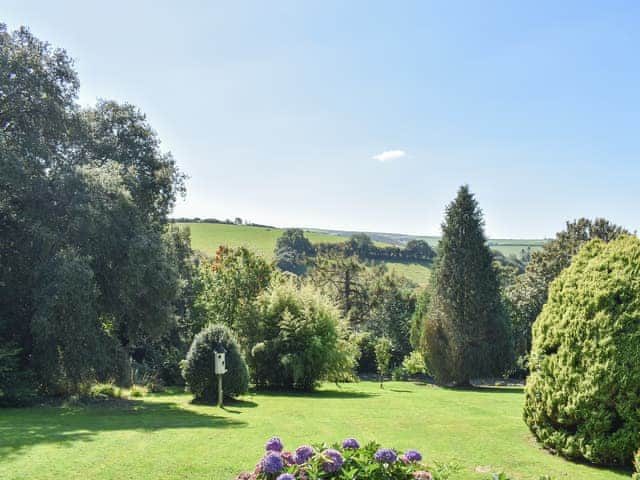 Garden and grounds | Stable Cottage, Cloisters Cottage - Peregrine Hall Cottages, Lostwithiel