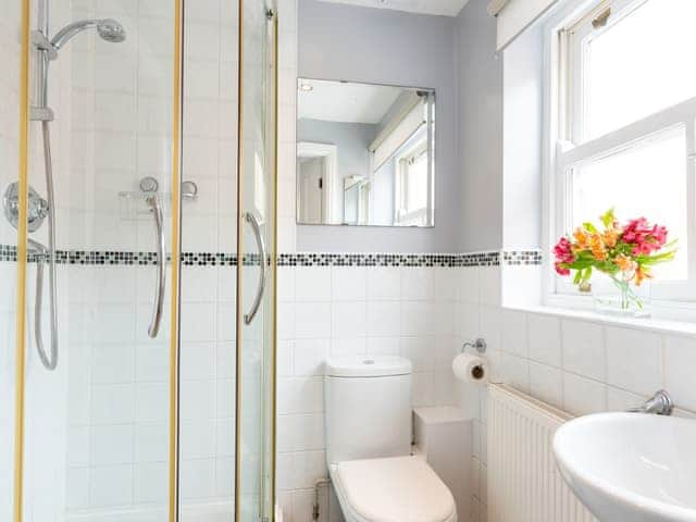 En-suite shower room | Endeavour Cottage, Whitby