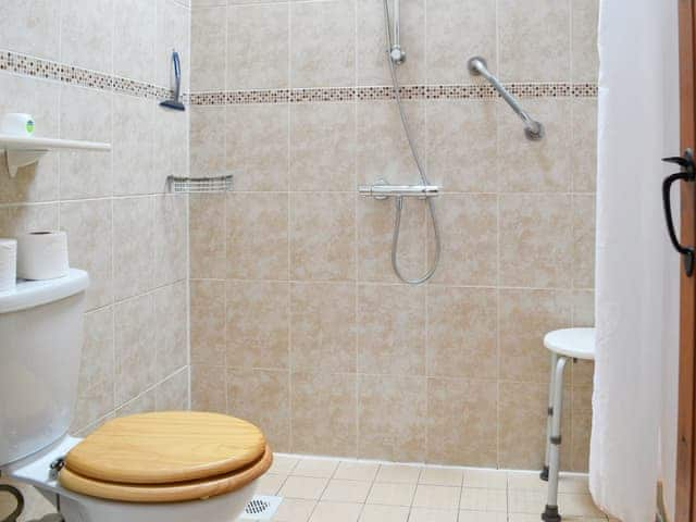 Shower room | Stables - Church Farm Cottages, Lower Gresham