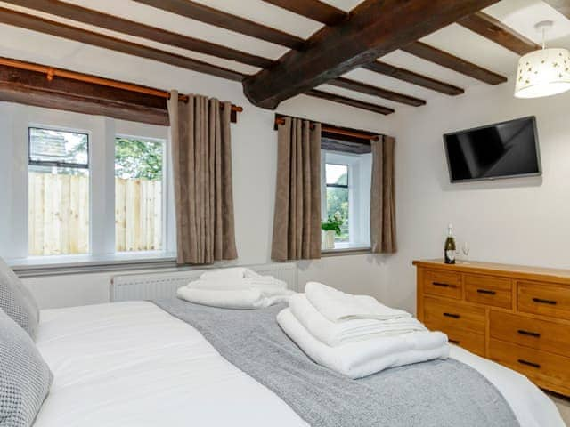 Light and airy double bedroom | The Old Granary - Hewelsfield Court, Hewelsfield, near Lydney