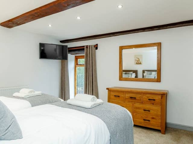 Spacious twin bedroom | The Old Granary - Hewelsfield Court, Hewelsfield, near Lydney