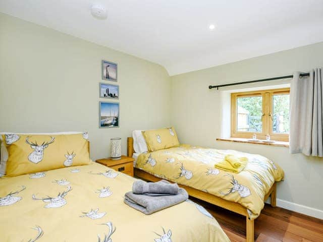 Charming twin bedroom | Stackyard Cottage, Skeyton, near North Walsham