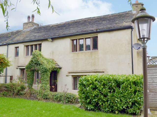 Charming holiday home | Wisteria Cottage - Law Farm Cottages, Southowram, near Halifax