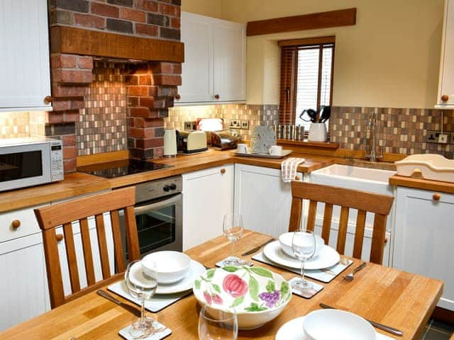 Well-equipped kitchen and dining area | Hilltoft Barn, Dockray, near Ullswater