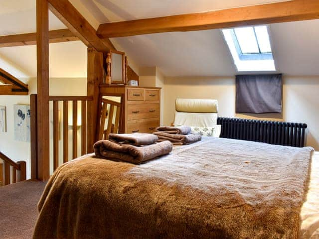 Mezzanine level master bedroom | Hilltoft Barn, Dockray, near Ullswater