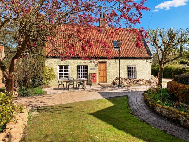 Characterful 17th-century cottage | Baker’s Cottage, Hotham, near Beverley