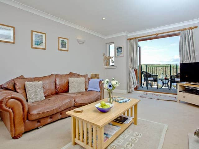 Light and airy living room | Chyandour, Fowey