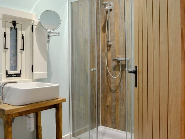 En-suite | &rsquo;Ay Up - Dringhoe Hall Cottages - Dringhoe Hall Cottages, Driffield, near Bridlington