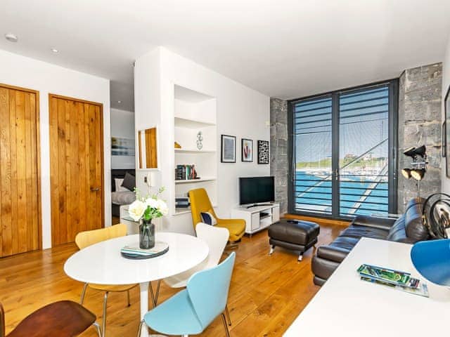 Tastefully modernised open plan living space | 42 Brewhouse - Brewhouse, Plymouth