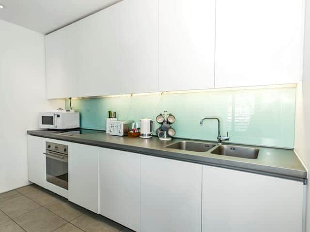 Contemporary kitchen | 42 Brewhouse - Brewhouse, Plymouth