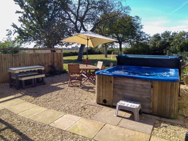 Large hot tub with views of the paddock and open fields | Walnut Tree House, Tilney St Lawrence, near Kings Lynn