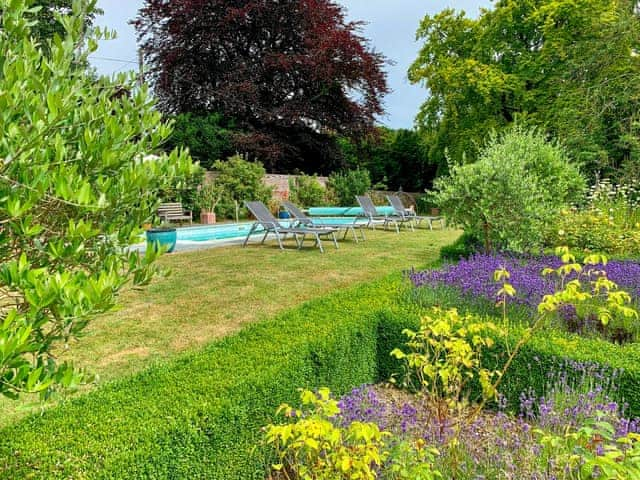 Swimming pool | Moorhen Cottage - Penn Estate, Hollingbourne