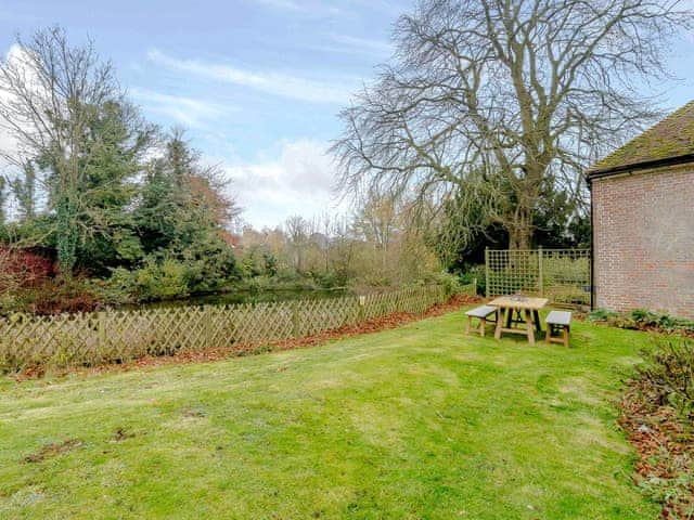 Garden | Moorhen Cottage - Penn Estate, Hollingbourne