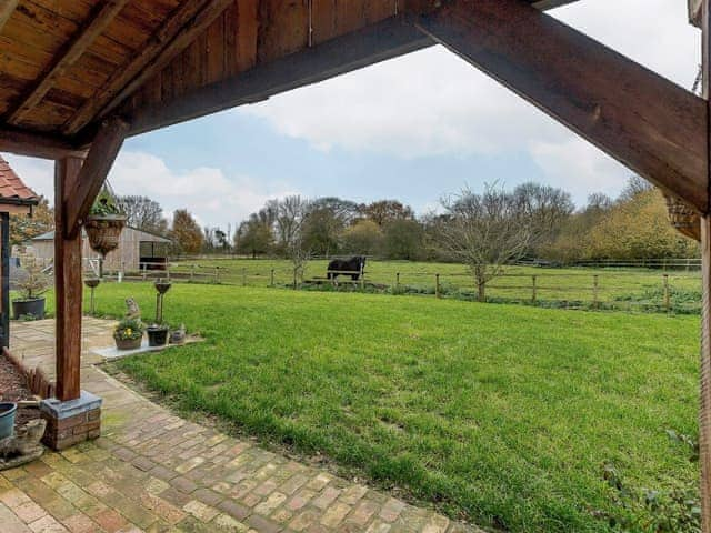 Peaceful garden area | Honey Pots, Foulden, near Swaffham