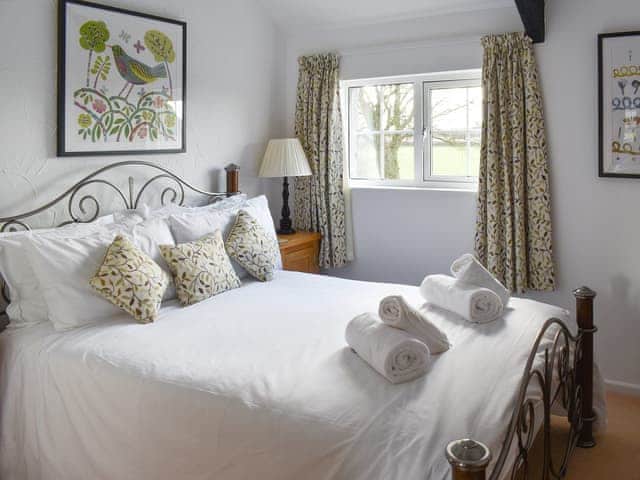 Relaxing double bedroom | Kernewyck - Cartole Cottages, Pelynt, near Looe