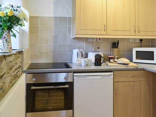 Well-equipped fitted kitchen | The Linney - Cartole Cottages, Pelynt, near Looe