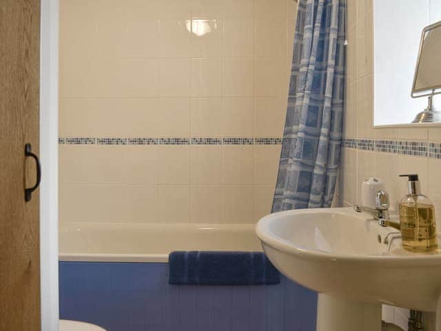 Family bathroom with shower over bath | The Linney - Cartole Cottages, Pelynt, near Looe