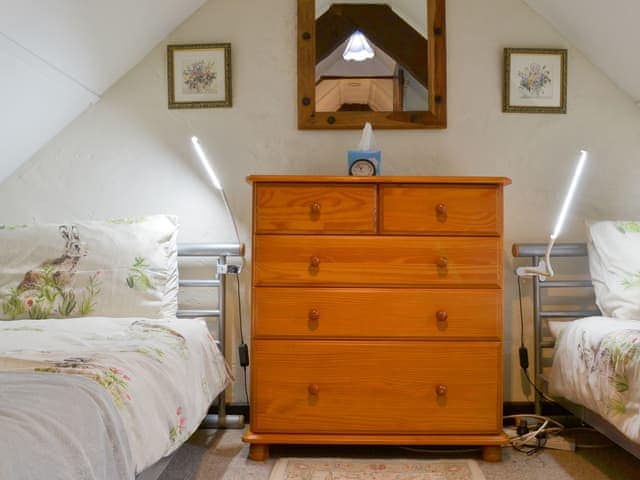 Twin bedroom with steep sloping ceilings | Trenay Barn Cottage, St Neot, near Liskeard