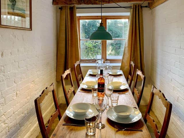 Charming dining room | Moorhen Cottage - Penn Estate, Hollingbourne