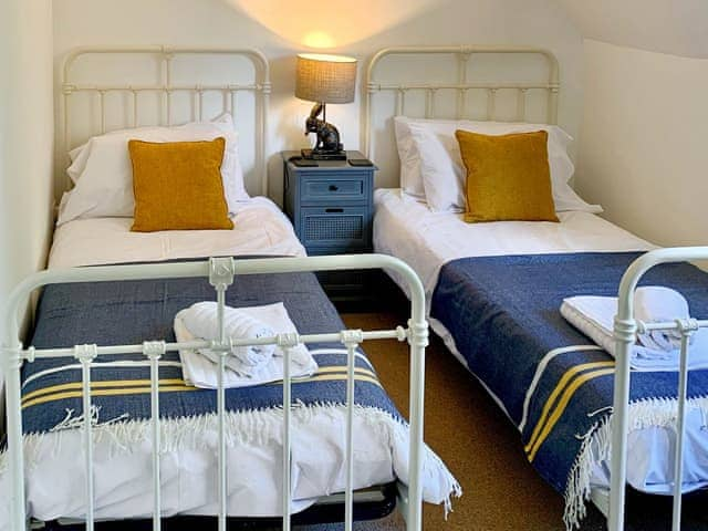 Cosy twin bedroom | Moorhen Cottage - Penn Estate, Hollingbourne