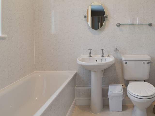 En-suite | Dale View - Sea Marsh Cottages, Brancaster Staithe, near Wells-next-the-Sea