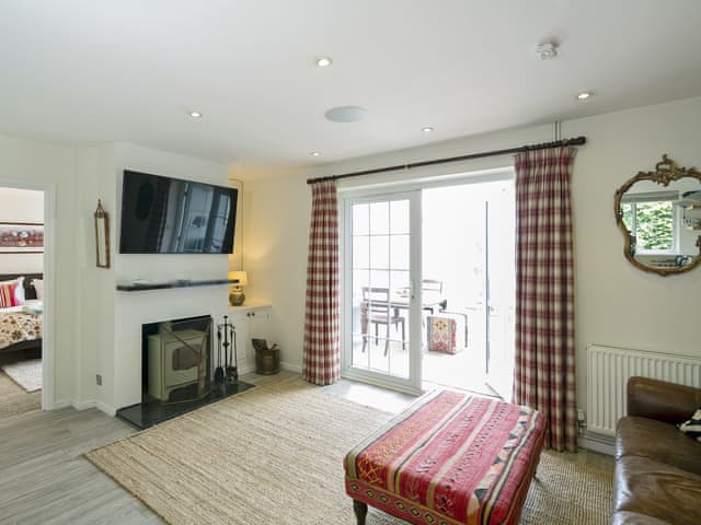 Comfortable living area | Tor Hatch Cottage, Guildford