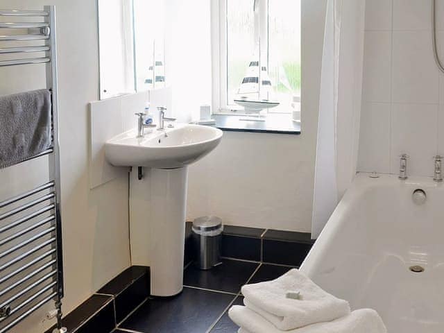 Bathroom | Swallows Barn - Gwedna Barns, Godolphin Cross, Helston