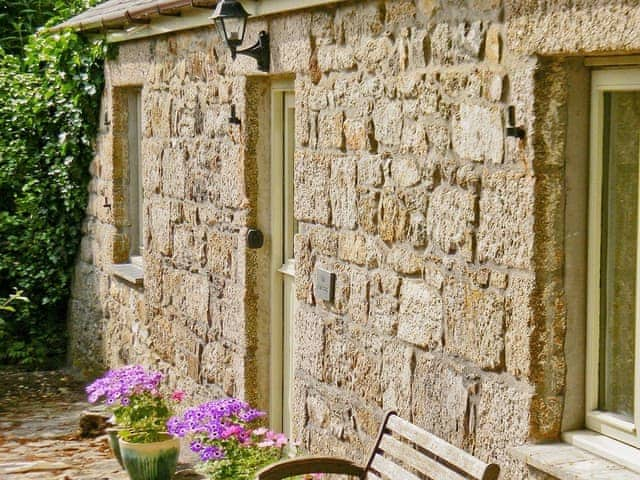 Quaint Cornish holiday cottage | The Long Barn - Gwedna Barns, Godolphin Cross, Helston