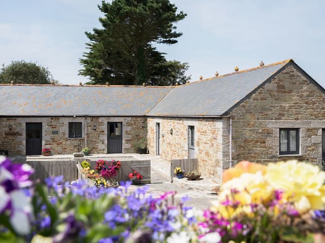 Exterior | Eglos Derry Farm Cottage - Burnuick Farm Cottages, Gunwalloe, near Helston