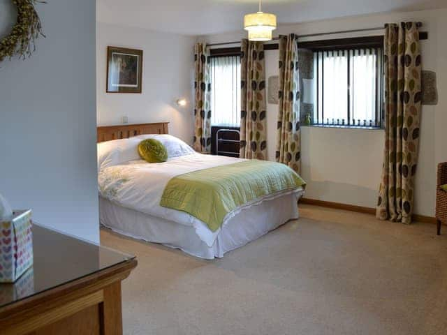 Double bedroom | Eglos Derry Farm Cottage - Burnuick Farm Cottages, Gunwalloe, near Helston