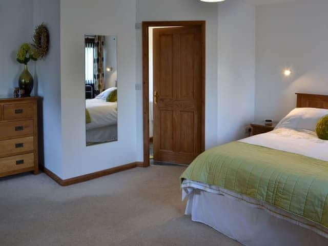 Double bedroom | Eglos Derry Farm Cottage - Burnuick Farm Cottages, Gunwalloe, near Helston